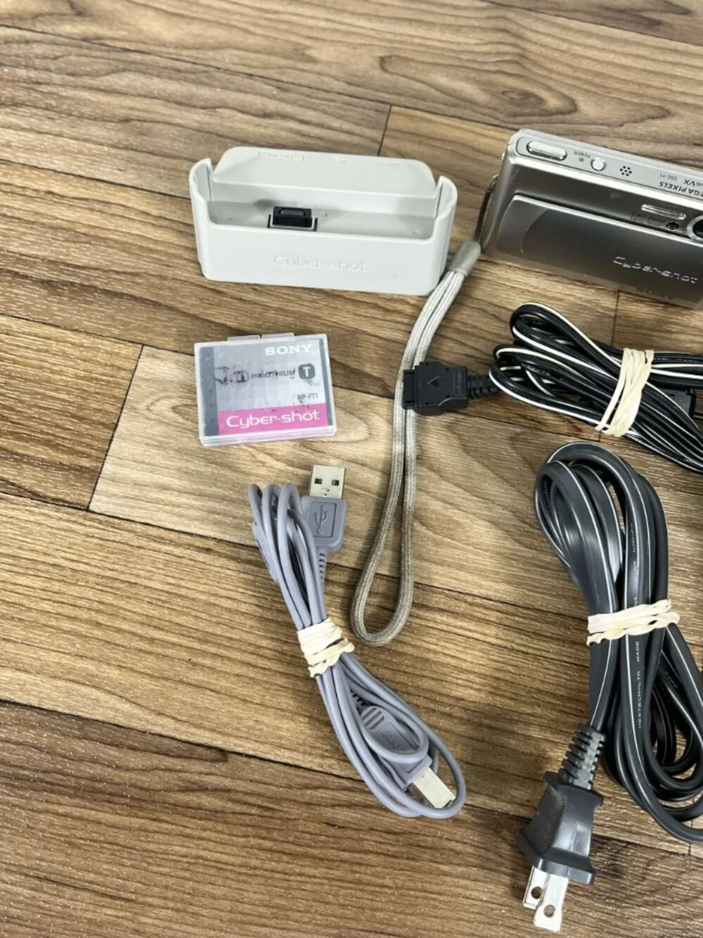 Sony Cyber-shot DSC-T1 5.0MP Digital Camera Silver Tested With Dock, Memory Card
